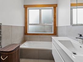 Serene Stay - Fitzroy Holiday Home -  - 1174005 - thumbnail photo 15