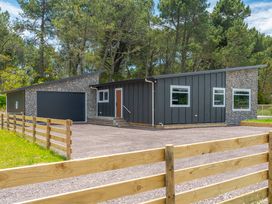 Motuoapa Retreat - Lake Taupo Holiday Home -  - 1174070 - thumbnail photo 22