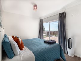 Beachview Bliss - Clarks Beach Holiday Home -  - 1174162 - thumbnail photo 16