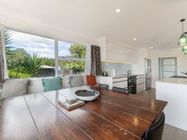 Beachview Bliss - Clarks Beach Holiday Home -  - 1174162 - thumbnail photo 13