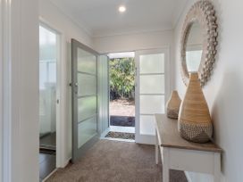 Beachview Bliss - Clarks Beach Holiday Home -  - 1174162 - thumbnail photo 11
