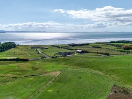 Beachview Bliss - Clarks Beach Holiday Home -  - 1174162 - thumbnail photo 2