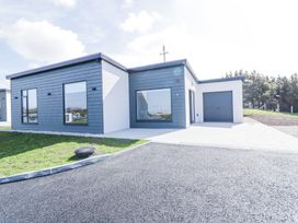 3 bedroom Cottage for rent in Derrybeg
