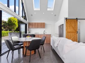 Estuary Views - Riverhead Holiday House -  - 1174245 - thumbnail photo 12