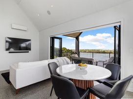 Estuary Views - Riverhead Holiday House -  - 1174245 - thumbnail photo 10