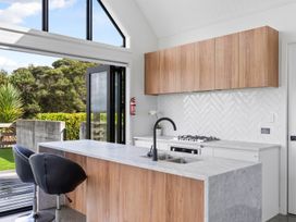 Estuary Views - Riverhead Holiday House -  - 1174245 - thumbnail photo 13