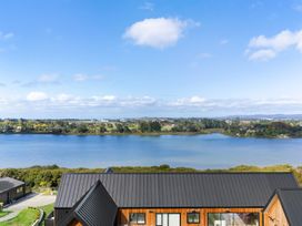 Estuary Views - Riverhead Holiday House -  - 1174245 - thumbnail photo 2