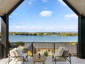 Estuary Views - Riverhead Holiday House -  - 1174245 - thumbnail photo 5