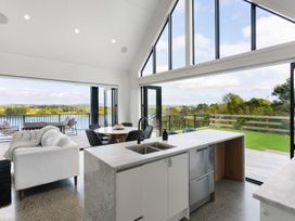 Estuary Views - Riverhead Holiday House -  - 1174245 - thumbnail photo 14