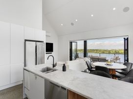 Estuary Views - Riverhead Holiday House -  - 1174245 - thumbnail photo 16