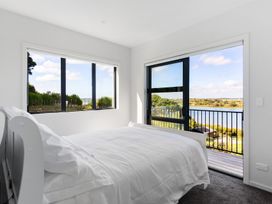 Estuary Views - Riverhead Holiday House -  - 1174245 - thumbnail photo 18