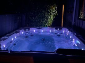 The Hut Retreat - Ohakune Holiday Home -  - 1174246 - thumbnail photo 2