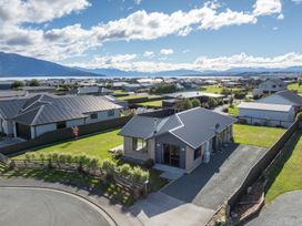 Mountainview Escape - Te Anau Holiday House -  - 1174438 - thumbnail photo 1