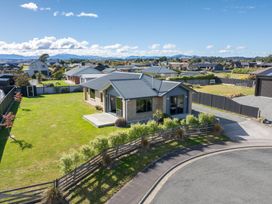 Mountainview Escape - Te Anau Holiday House -  - 1174438 - thumbnail photo 2