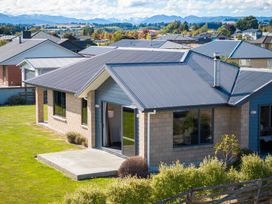 Mountainview Escape - Te Anau Holiday House -  - 1174438 - thumbnail photo 3