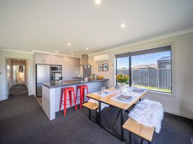 Mountainview Escape - Te Anau Holiday House -  - 1174438 - thumbnail photo 10