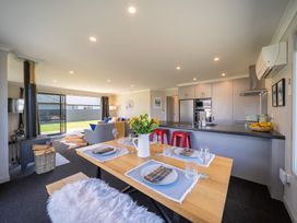 Mountainview Escape - Te Anau Holiday House -  - 1174438 - thumbnail photo 12
