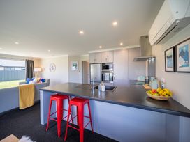 Mountainview Escape - Te Anau Holiday House -  - 1174438 - thumbnail photo 13