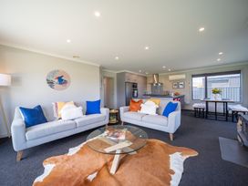 Mountainview Escape - Te Anau Holiday House -  - 1174438 - thumbnail photo 6