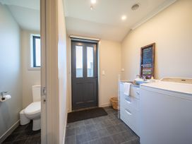 Mountainview Escape - Te Anau Holiday House -  - 1174438 - thumbnail photo 24