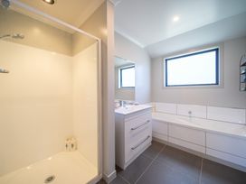 Mountainview Escape - Te Anau Holiday House -  - 1174438 - thumbnail photo 22