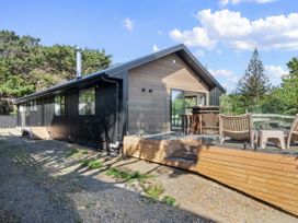 The Coastal Nest - Waitarere Beach Holiday Home -  - 1174714 - thumbnail photo 16