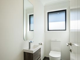The Coastal Nest - Waitarere Beach Holiday Home -  - 1174714 - thumbnail photo 15