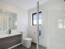 The Coastal Nest - Waitarere Beach Holiday Home -  - 1174714 - thumbnail photo 11