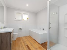 Skyline Staycation - Rotorua Holiday Home -  - 1174715 - thumbnail photo 16