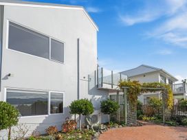 Mana Magic - Porirua Waterfront Holiday Home -  - 1175639 - thumbnail photo 28