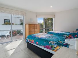 Mana Magic - Porirua Waterfront Holiday Home -  - 1175639 - thumbnail photo 18