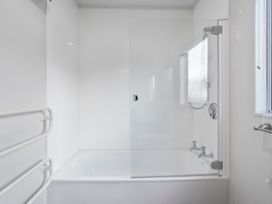 Mana Magic - Porirua Waterfront Holiday Home -  - 1175639 - thumbnail photo 22