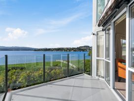 Mana Magic - Porirua Waterfront Holiday Home -  - 1175639 - thumbnail photo 4
