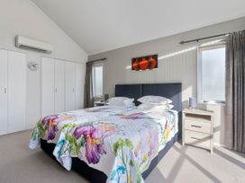 Mana Magic - Porirua Waterfront Holiday Home -  - 1175639 - thumbnail photo 12