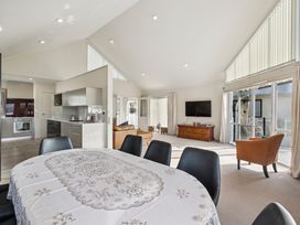 Mana Magic - Porirua Waterfront Holiday Home -  - 1175639 - thumbnail photo 8