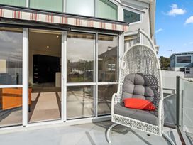 Mana Magic - Porirua Waterfront Holiday Home -  - 1175639 - thumbnail photo 3