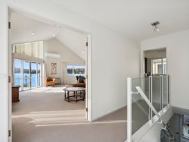Mana Magic - Porirua Waterfront Holiday Home -  - 1175639 - thumbnail photo 7