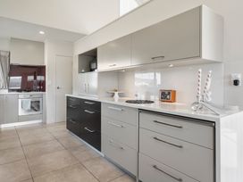 Mana Magic - Porirua Waterfront Holiday Home -  - 1175639 - thumbnail photo 9