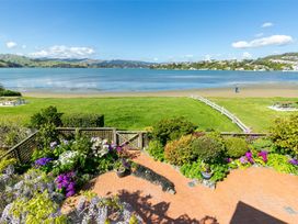 Mana Magic - Porirua Waterfront Holiday Home -  - 1175639 - thumbnail photo 1