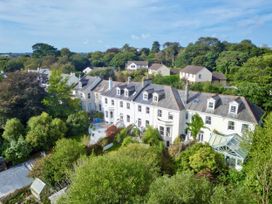 5 bedroom Cottage for rent in Truro
