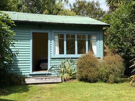 Peaceful Outlook - Hatepe Holiday Home -  - 1175855 - thumbnail photo 15