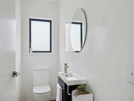 Seabreeze Retreat - Paraparaumu Holiday Home -  - 1176383 - thumbnail photo 23