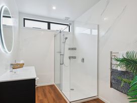 Seabreeze Retreat - Paraparaumu Holiday Home -  - 1176383 - thumbnail photo 22