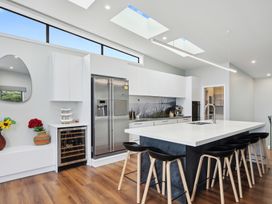 Seabreeze Retreat - Paraparaumu Holiday Home -  - 1176383 - thumbnail photo 10