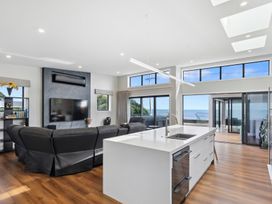 Seabreeze Retreat - Paraparaumu Holiday Home -  - 1176383 - thumbnail photo 8