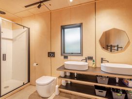 Luxurious Simplicity - Matarangi Holiday Home -  - 1176388 - thumbnail photo 22
