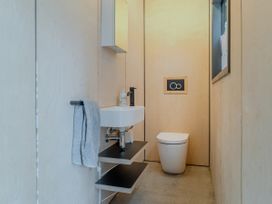 Luxurious Simplicity - Matarangi Holiday Home -  - 1176388 - thumbnail photo 23