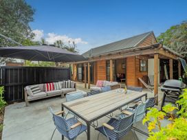 Luxurious Simplicity - Matarangi Holiday Home -  - 1176388 - thumbnail photo 1