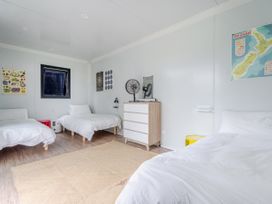 Luxurious Simplicity - Matarangi Holiday Home -  - 1176388 - thumbnail photo 17