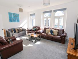 2 bedroom Cottage for rent in Mumbles